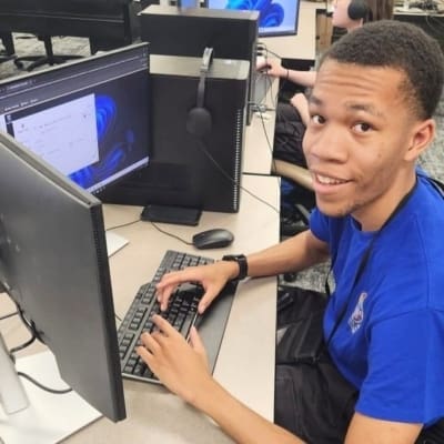 489564746_122147684990588319_9213983932574046357_n (2) Sooner Job Challenge Students