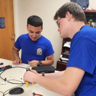 490023869_122147684864588319_5060714553216025492_n Sooner Job Challenge Students